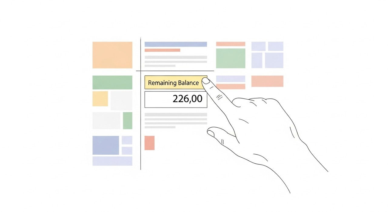 Tangan sedang menunjuk kepada angka baki pinjaman terakhir pada skrin komputer atau dokumen.