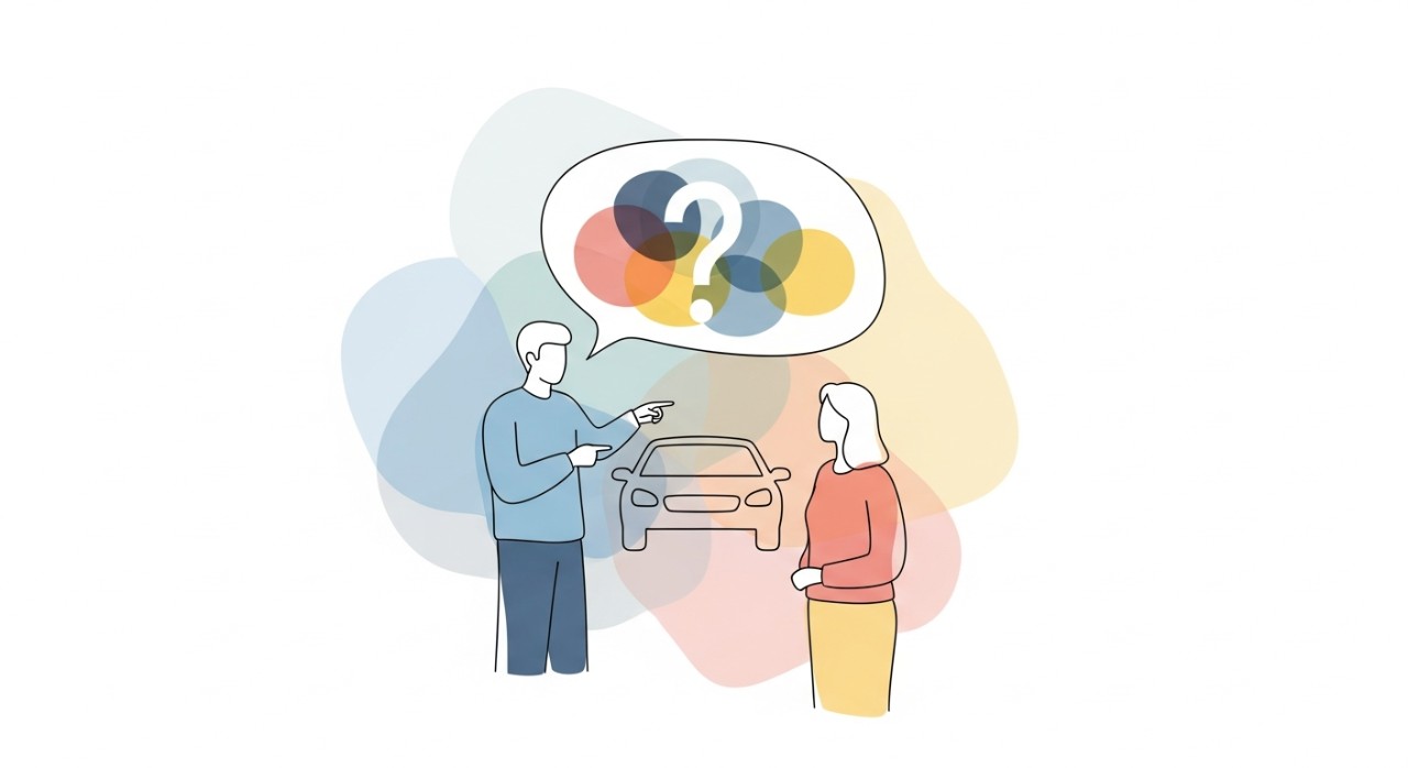 Sepasang suami isteri sedang berbincang untuk memilih pinjaman kereta terbaik.