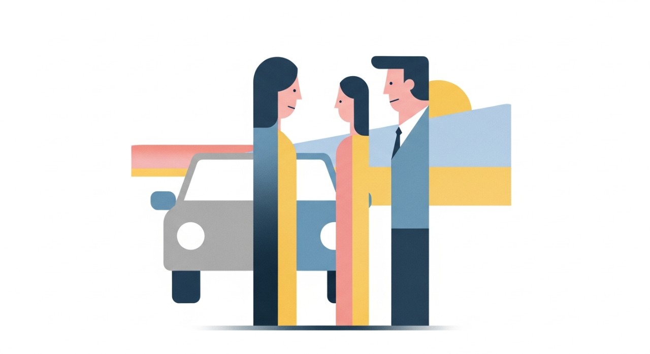 Seorang pelanggan sedang berbincang dengan jurujual kereta di hadapan sebuah kereta terpakai.